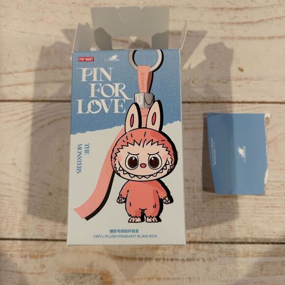 Labubu Pin For Love 'S' - Picture 4 of 5